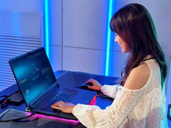ROG枪神10 Plus超竞版游戏本发布:首发4K星云原画屏3.0!320W狂暴性能_wishdown.com ROG枪神10 Plus超竞版游戏本发布:首发4K星云原画屏3.0!320W狂暴性能_wishdown.com