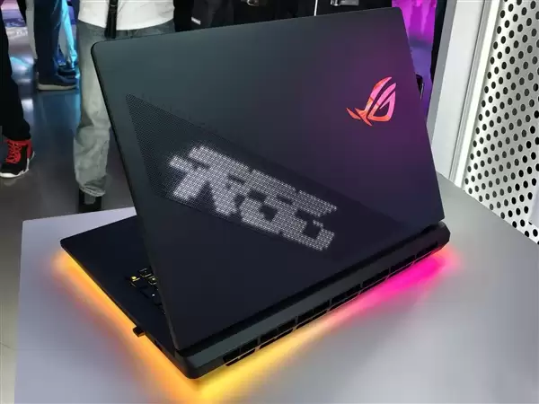 ROG枪神10 Plus超竞版游戏本发布:首发4K星云原画屏3.0!320W狂暴性能_wishdown.com ROG枪神10 Plus超竞版游戏本发布:首发4K星云原画屏3.0!320W狂暴性能_wishdown.com