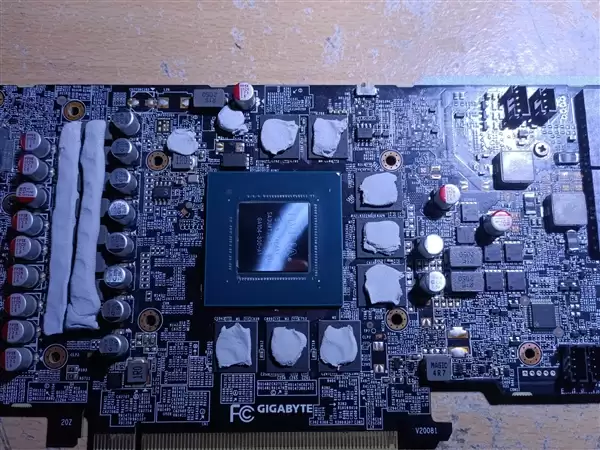 RTX 3070魔改16GB显存教程 硬核玩家实战拆解与性能测试_wishdown.com 拆下RX 6900 XT显存 :硬核玩家将RTX 3070魔改16GB!还加了物理开关