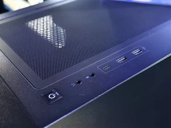 华硕发布ROG魔霸9X电脑:58L透明机箱 一秒变电竞房_wishdown.com 华硕发布ROG魔霸9X电脑:58L透明机箱 一秒变电竞房_wishdown.com
