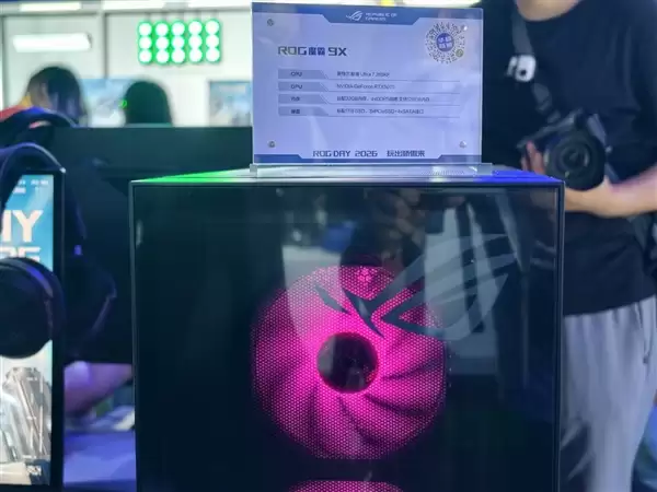 华硕发布ROG魔霸9X电脑:58L透明机箱 一秒变电竞房_wishdown.com 华硕发布ROG魔霸9X电脑:58L透明机箱 一秒变电竞房_wishdown.com