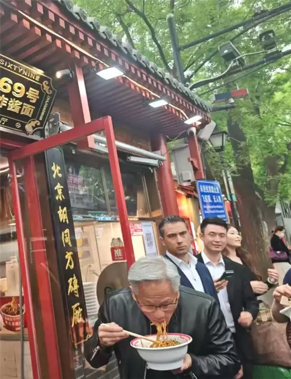 ����ѫ������ը���汬�� ��һ�������Ƥ��ս��ͬ���ײ� �����ŶӴ�