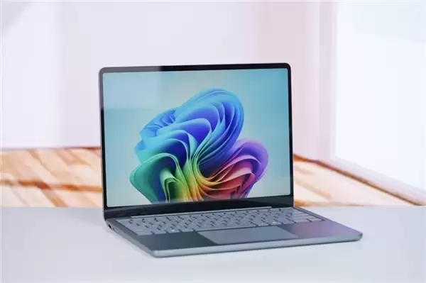 ΢��SurfaceΪ�α�����Windows��Xbox���ڳ����Ż�
