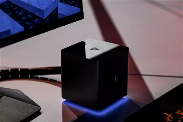 摩尔线程AICUBE发布:AI PC与NAS融合的智能家庭终端_wishdown.com 摩尔线程首款家庭场景消费级产品!AICUBE正式发布:集AI PC、AI NAS、智能体于一体
