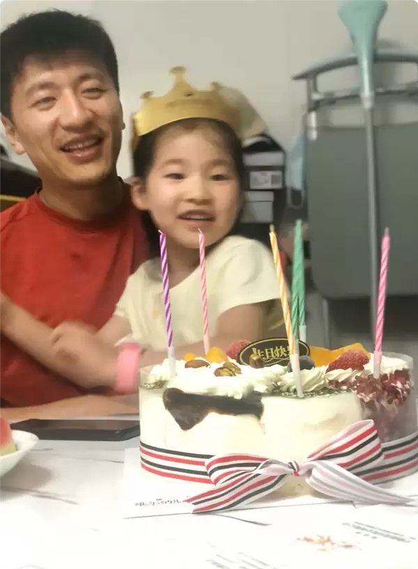 张雪峰42岁冥诞 女儿张姩菡发文:爸爸 我很想你_wishdown.com 张雪峰42岁冥诞 女儿张姩菡发文:爸爸 我很想你_wishdown.com