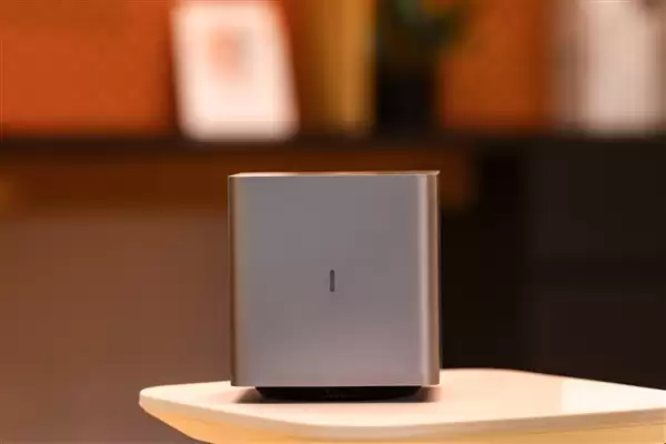 摩尔线程AICUBE发布:AI PC与NAS融合的智能家庭终端_wishdown.com 摩尔线程首款家庭场景消费级产品!AICUBE正式发布:集AI PC、AI NAS、智能体于一体
