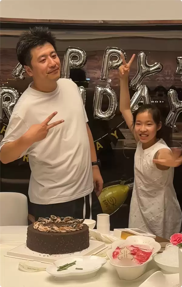 张雪峰42岁冥诞 女儿张姩菡发文:爸爸 我很想你_wishdown.com 张雪峰42岁冥诞 女儿张姩菡发文:爸爸 我很想你_wishdown.com