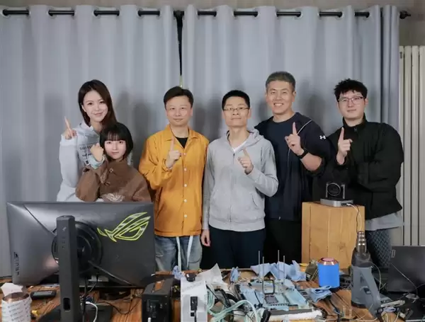9.2Ghz!ROG APEX主板刷新世界CPU主频_wishdown.com 9.2Ghz!ROG APEX主板刷新世界CPU主频_wishdown.com
