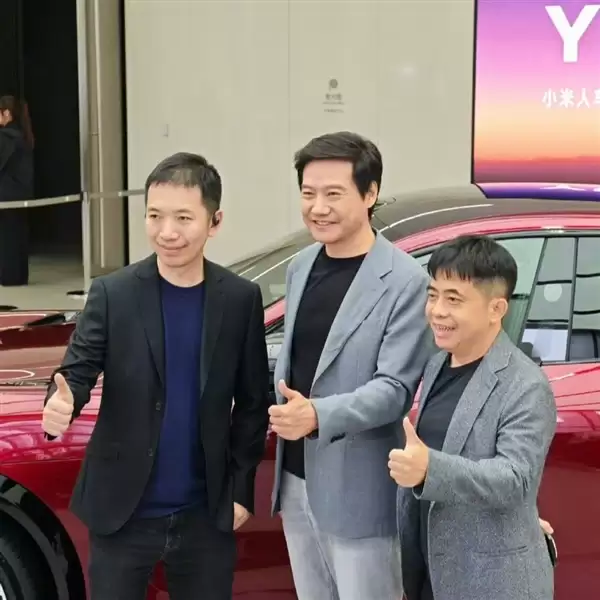 YU7 GT今晚发布!雷军晒合照:小米元老黎万强、洪锋现场助阵_wishdown.com YU7 GT今晚发布!雷军晒合照:小米元老黎万强、洪锋现场助阵_wishdown.com