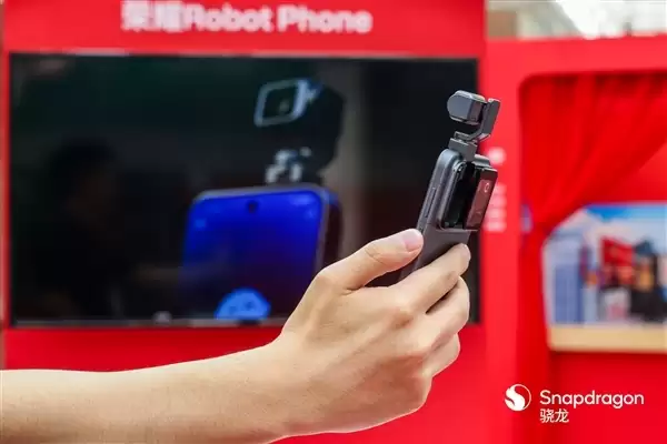 荣耀Robot Phone全球首款机器人手机8月发布_wishdown.com 全球首款机器人手机!曝荣耀Robot Phone将于8月发布