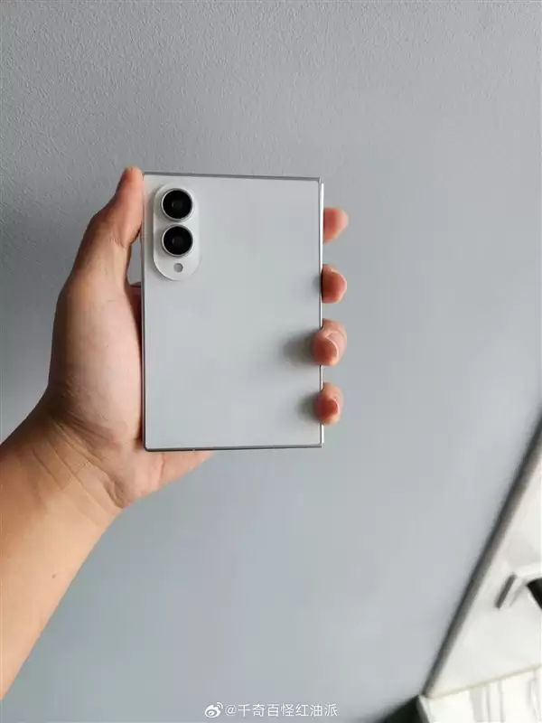 告别半斤机!三星Galaxy Z Fold8仅重201g:比iPhone 17 Pro还轻便_wishdown.com 告别半斤机!三星Galaxy Z Fold8仅重201g:比iPhone 17 Pro还轻便_wishdown.com