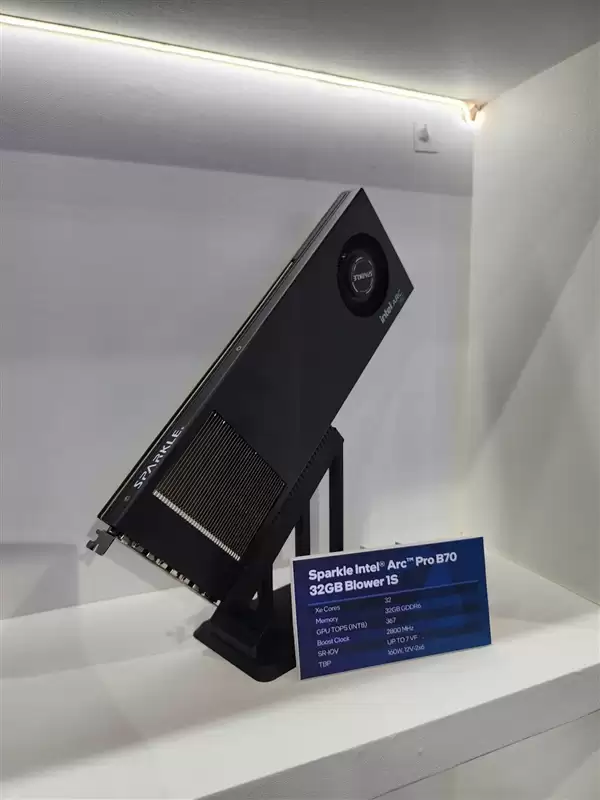 32GB显存压进单槽!撼与锐炫Pro B70涡轮卡现身:8卡堆出256GB_wishdown.com 32GB显存压进单槽!撼与锐炫Pro B70涡轮卡现身:8卡堆出256GB_wishdown.com