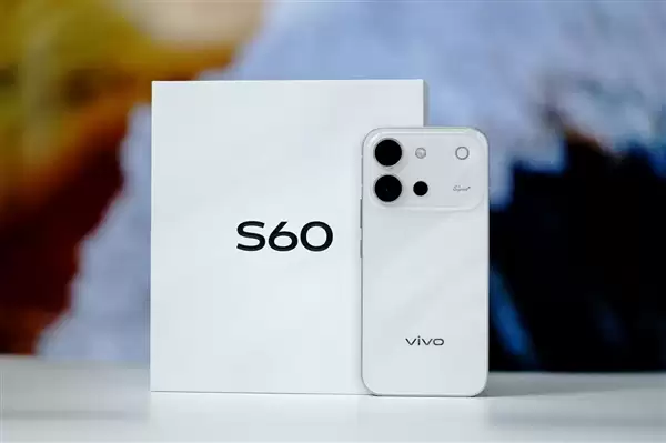 vivo S60星星海转动如星海闪烁图赏_wishdown.com 转动如星海闪烁!vivo S60星星海图赏