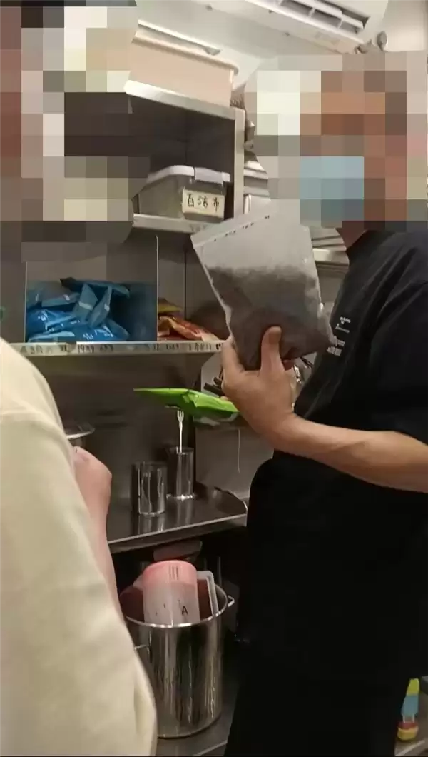 使用隔夜过期食材、徒手制作饮品!1点点奶茶就卫生问题道歉:已组建专项稽核组分赴各区域查处_wishdown.com 使用隔夜过期食材、徒手制作饮品!1点点奶茶就卫生问题道歉:已组建专项稽核组分赴各区域查处_wishdown.com