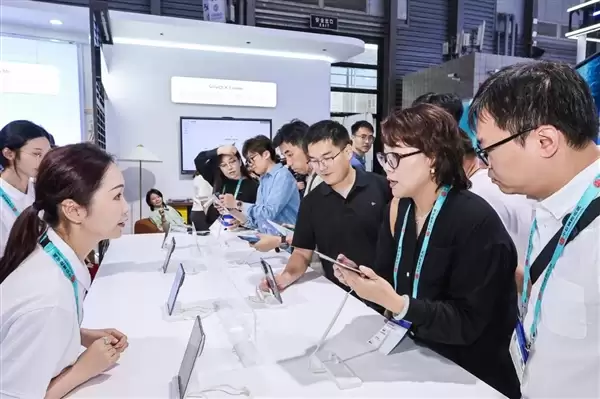 X Fold6搭载天玑 9500 vivo 与联发科正在重写折叠多任务体验_wishdown.com X Fold6搭载天玑 9500 vivo 与联发科正在重写折叠多任务体验_wishdown.com