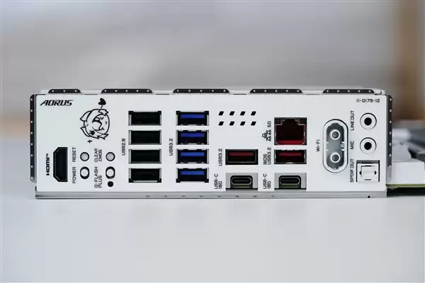 雕妹二次元设计!技嘉B850 AORUS ELITE-P ICE主板图赏_wishdown.com 雕妹二次元设计!技嘉B850 AORUS ELITE-P ICE主板图赏_wishdown.com