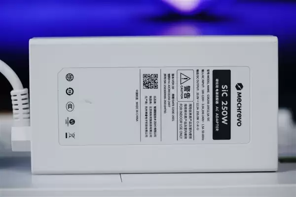 蛟龙16Pro潮玩版300Hz电竞屏全能游戏本图赏_wishdown.com 300Hz电竞屏!蛟龙16Pro潮玩版全能游戏本图赏