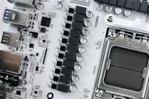雕妹二次元设计!技嘉B850 AORUS ELITE-P ICE主板图赏_wishdown.com 雕妹二次元设计!技嘉B850 AORUS ELITE-P ICE主板图赏_wishdown.com