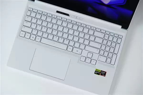 蛟龙16Pro潮玩版300Hz电竞屏全能游戏本图赏_wishdown.com 300Hz电竞屏!蛟龙16Pro潮玩版全能游戏本图赏