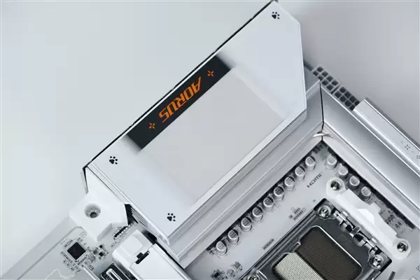 雕妹二次元设计!技嘉B850 AORUS ELITE-P ICE主板图赏_wishdown.com 雕妹二次元设计!技嘉B850 AORUS ELITE-P ICE主板图赏_wishdown.com