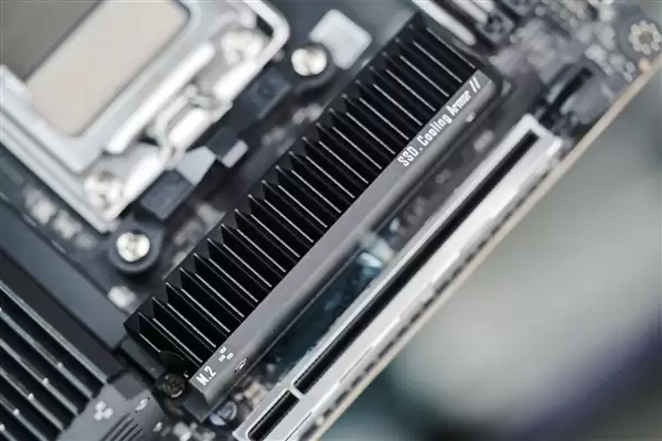 七彩虹iGame B850I MINI OC V14图赏:iGame Mini系列首款ITX主板_wishdown.com iGame Mini系列首款ITX主板!七彩虹iGame B850I MINI OC V14图赏