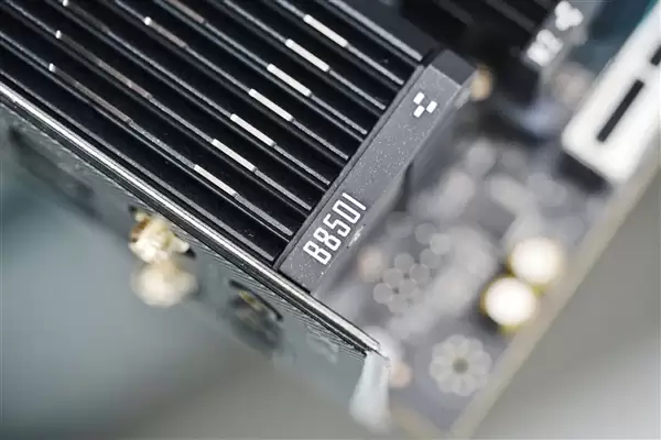 七彩虹iGame B850I MINI OC V14图赏:iGame Mini系列首款ITX主板_wishdown.com iGame Mini系列首款ITX主板!七彩虹iGame B850I MINI OC V14图赏