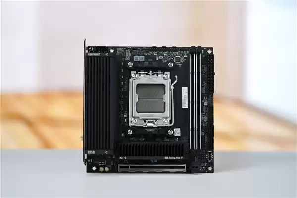 �߲ʺ�iGame B850I MINI OC V14ͼ�ͣ�iGame Miniϵ���׿�ITX����