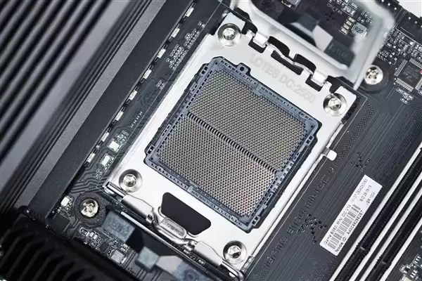七彩虹iGame B850I MINI OC V14图赏:iGame Mini系列首款ITX主板_wishdown.com iGame Mini系列首款ITX主板!七彩虹iGame B850I MINI OC V14图赏