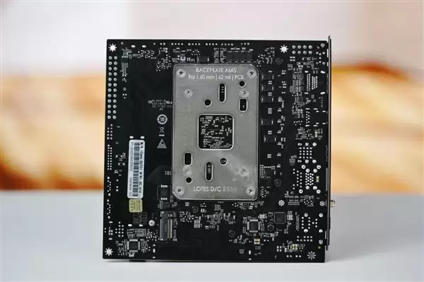 七彩虹iGame B850I MINI OC V14图赏:iGame Mini系列首款ITX主板_wishdown.com iGame Mini系列首款ITX主板!七彩虹iGame B850I MINI OC V14图赏