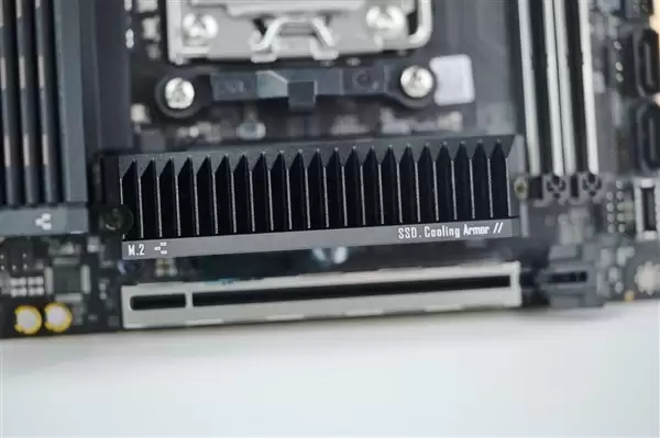 七彩虹iGame B850I MINI OC V14图赏:iGame Mini系列首款ITX主板_wishdown.com iGame Mini系列首款ITX主板!七彩虹iGame B850I MINI OC V14图赏