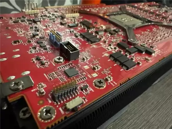 AMD奇怪显卡现身!标称RX 7900 XTX实则规格对标GRE_wishdown.com AMD奇怪显卡现身!标称RX 7900 XTX实则规格对标GRE_wishdown.com