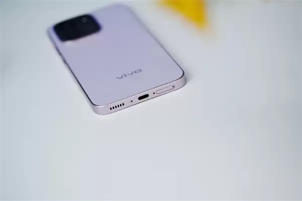 轻薄机身内置9000mAh电池,vivo Y600 Turbo图赏_wishdown.com 轻薄机身塞下9000mAh电池!vivo Y600 Turbo图赏