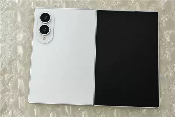 三星Galaxy Z Fold8七月发布 仅重201g史上最轻大折叠_wishdown.com 三星Galaxy Z Fold8七月登场:史上最轻大折叠 仅重201g