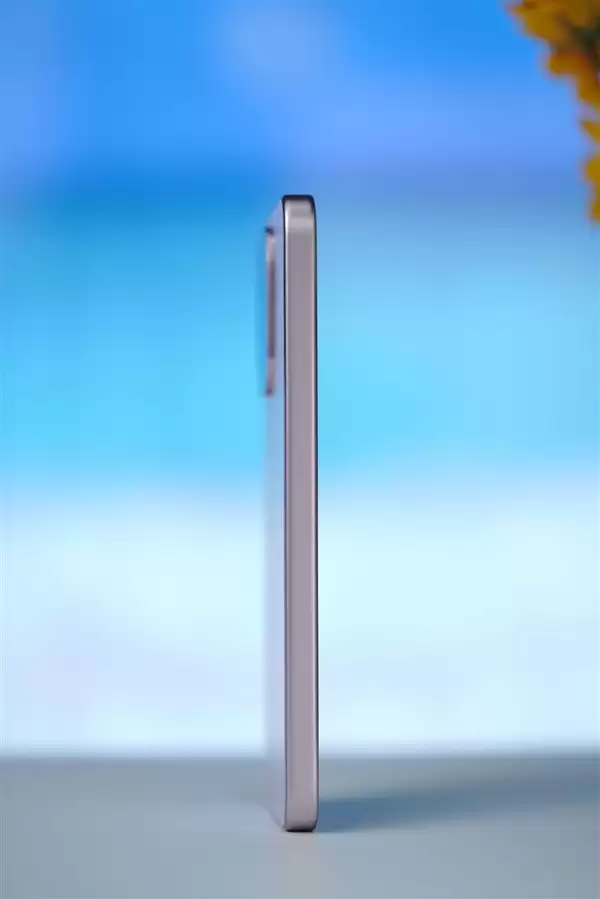 轻薄机身内置9000mAh电池,vivo Y600 Turbo图赏_wishdown.com 轻薄机身塞下9000mAh电池!vivo Y600 Turbo图赏