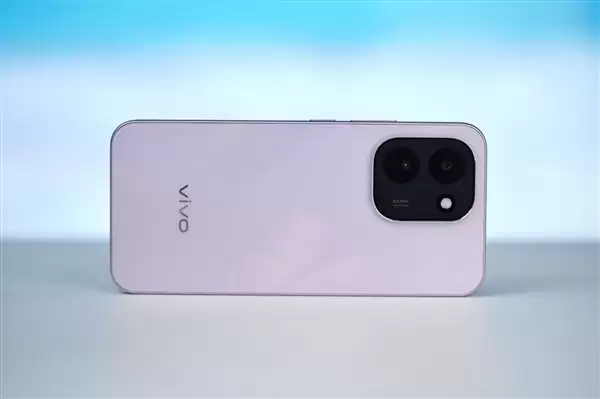 轻薄机身内置9000mAh电池,vivo Y600 Turbo图赏_wishdown.com 轻薄机身塞下9000mAh电池!vivo Y600 Turbo图赏
