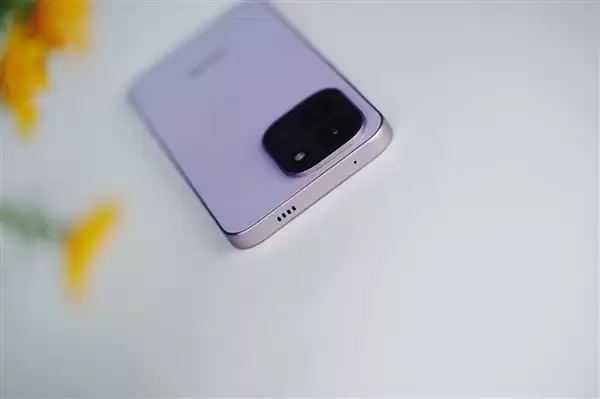 轻薄机身内置9000mAh电池,vivo Y600 Turbo图赏_wishdown.com 轻薄机身塞下9000mAh电池!vivo Y600 Turbo图赏
