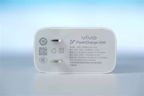 轻薄机身内置9000mAh电池,vivo Y600 Turbo图赏_wishdown.com 轻薄机身塞下9000mAh电池!vivo Y600 Turbo图赏