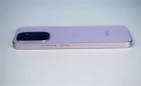 轻薄机身内置9000mAh电池,vivo Y600 Turbo图赏_wishdown.com 轻薄机身塞下9000mAh电池!vivo Y600 Turbo图赏