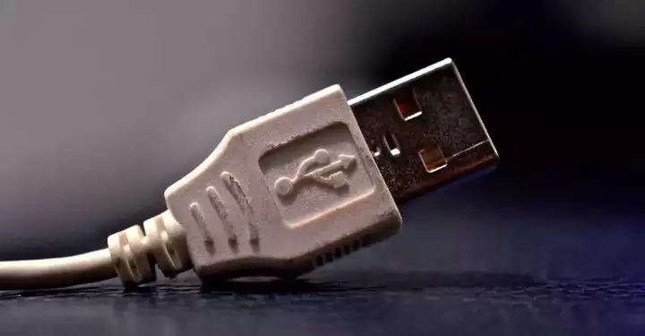 为什么 iPhone 数据线的 USB 接口不能正反插? 为什么 iPhone 数据线的 USB 接口不能正反插?