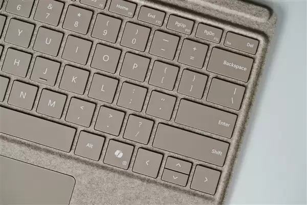 全能2合1 AI平板生产力拉满!全新13英寸Surface Pro图赏_wishdown.com 全能2合1 AI平板生产力拉满!全新13英寸Surface Pro图赏_wishdown.com