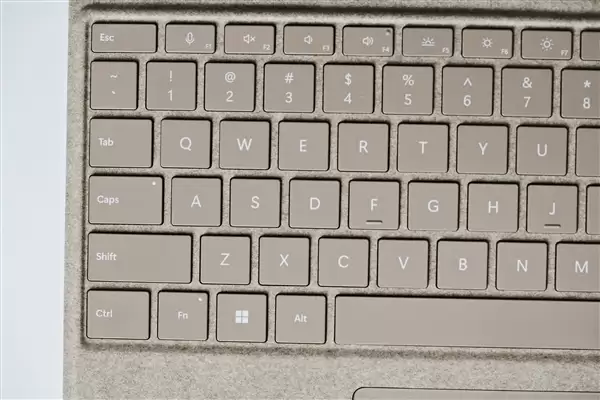 全能2合1 AI平板生产力拉满!全新13英寸Surface Pro图赏_wishdown.com 全能2合1 AI平板生产力拉满!全新13英寸Surface Pro图赏_wishdown.com
