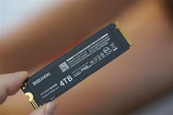 �����ڴ�Ӳ�̼۸��� 1TB SSD�Ƿ�132% 32GB DDR5��900Ԫ����3800Ԫ