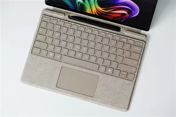 全能2合1 AI平板生产力拉满!全新13英寸Surface Pro图赏_wishdown.com 全能2合1 AI平板生产力拉满!全新13英寸Surface Pro图赏_wishdown.com