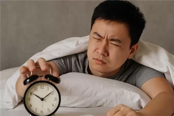 那些经常把闹钟按掉继续睡的人 后来怎么样了?_wishdown.com 那些经常把闹钟按掉继续睡的人 后来怎么样了?_wishdown.com