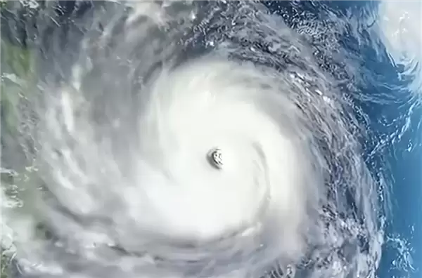 “巴威”再度增强为强台风级 最新路径公布:多地将迎暴雨_wishdown.com “巴威”再度增强为强台风级 最新路径公布:多地将迎暴雨_wishdown.com