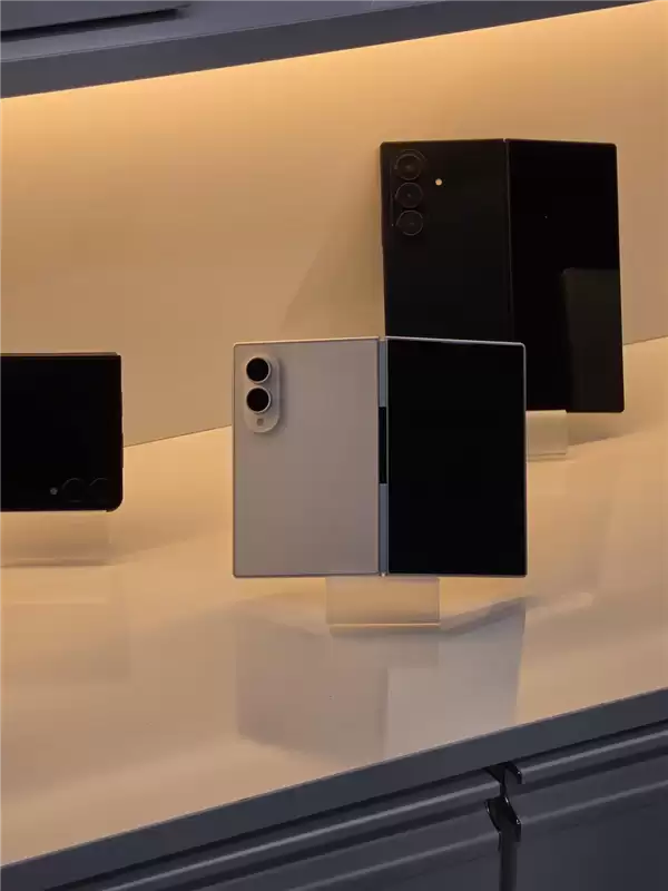 安卓首款阔折叠!三星Galaxy Z Fold8进驻官方门店:外观敲定_wishdown.com 安卓首款阔折叠!三星Galaxy Z Fold8进驻官方门店:外观敲定_wishdown.com