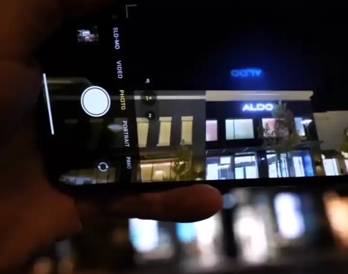 iPhone 11 夜拍时产生的「鬼影」现象是什么?是否正常? iPhone 11 夜拍时产生的「鬼影」现象是什么?是否正常?
