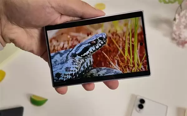 三星Galaxy Z Fold8系列安卓首款阔折叠旗舰手机上手体验_wishdown.com 安卓首款阔折叠 三星Galaxy Z Fold8系列上手体验