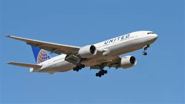 美联航一波音737客机紧急备降美国空军基地 原因油量不足_wishdown.com 美联航一波音737客机紧急备降美国空军基地 原因油量不足_wishdown.com