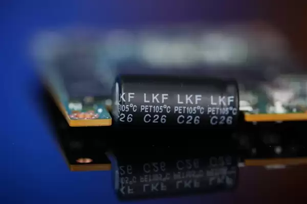 4K随机读写3300K IOPS、双重加密!长江存储PE511 12.8TB企业级SSD图赏_wishdown.com 4K随机读写3300K IOPS、双重加密!长江存储PE511 12.8TB企业级SSD图赏_wishdown.com